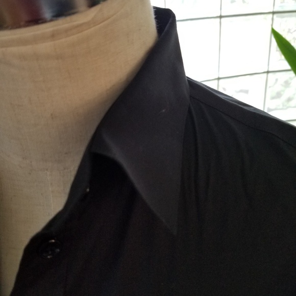 Fitted black button down - Picture 5 of 6